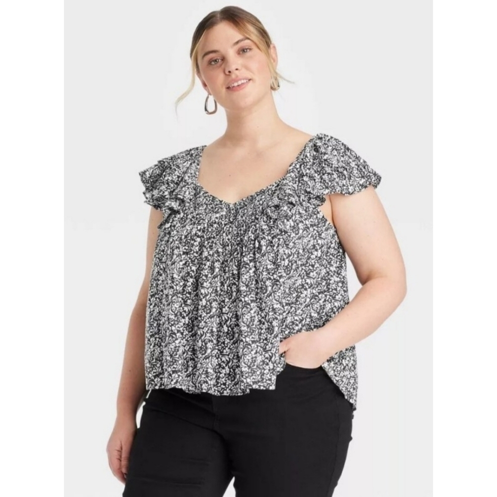 NEW Universal Thread Black and White Flutter Sleeve Top